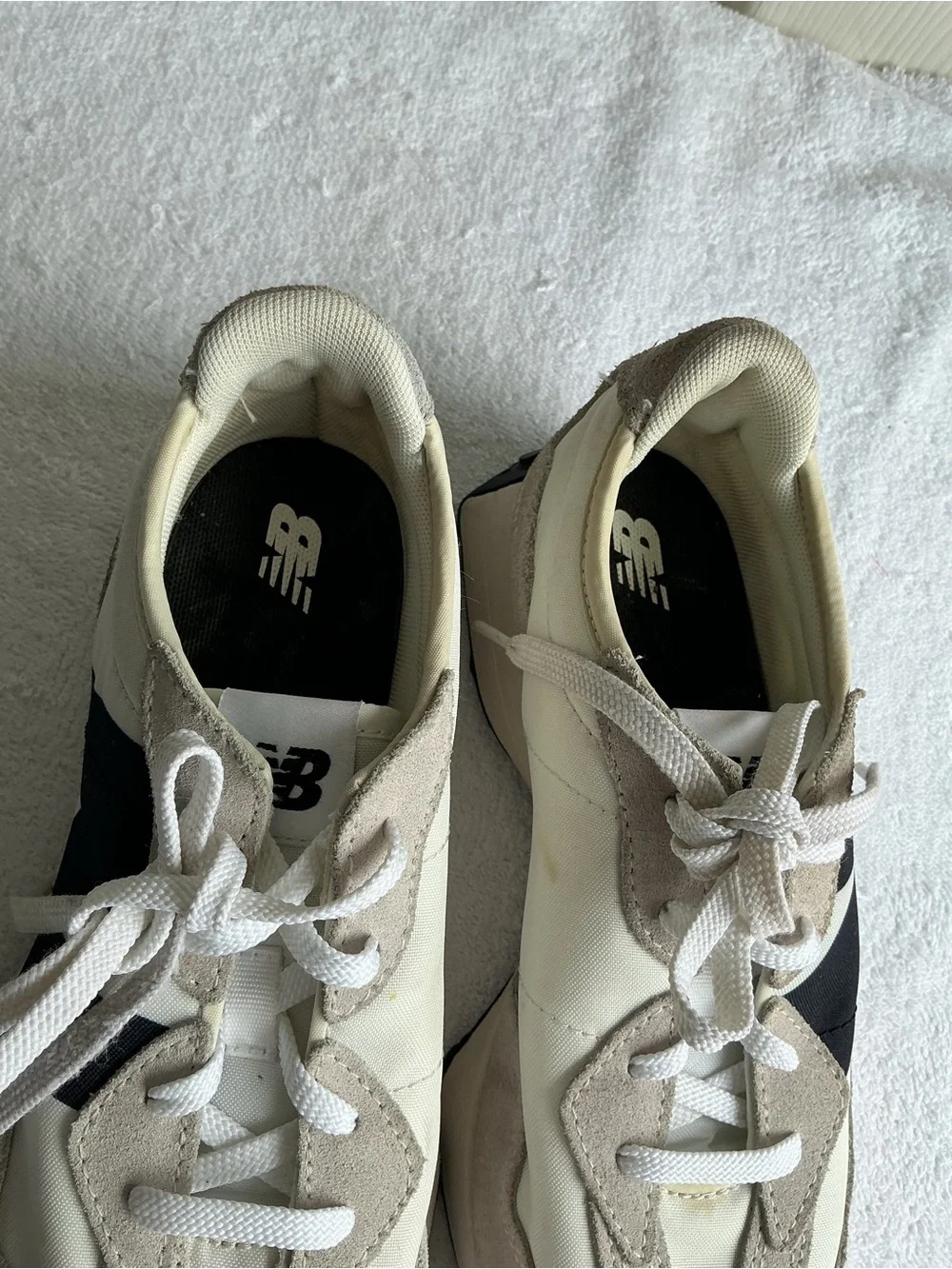 New Balance 327 Sneakers in Cream and Black Sz 5